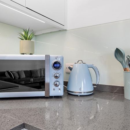 Luxury 4 Bedroom Flat With Stunning Shard View From Terrace In Central London! Next To Station, Sleeps 9 외부 사진