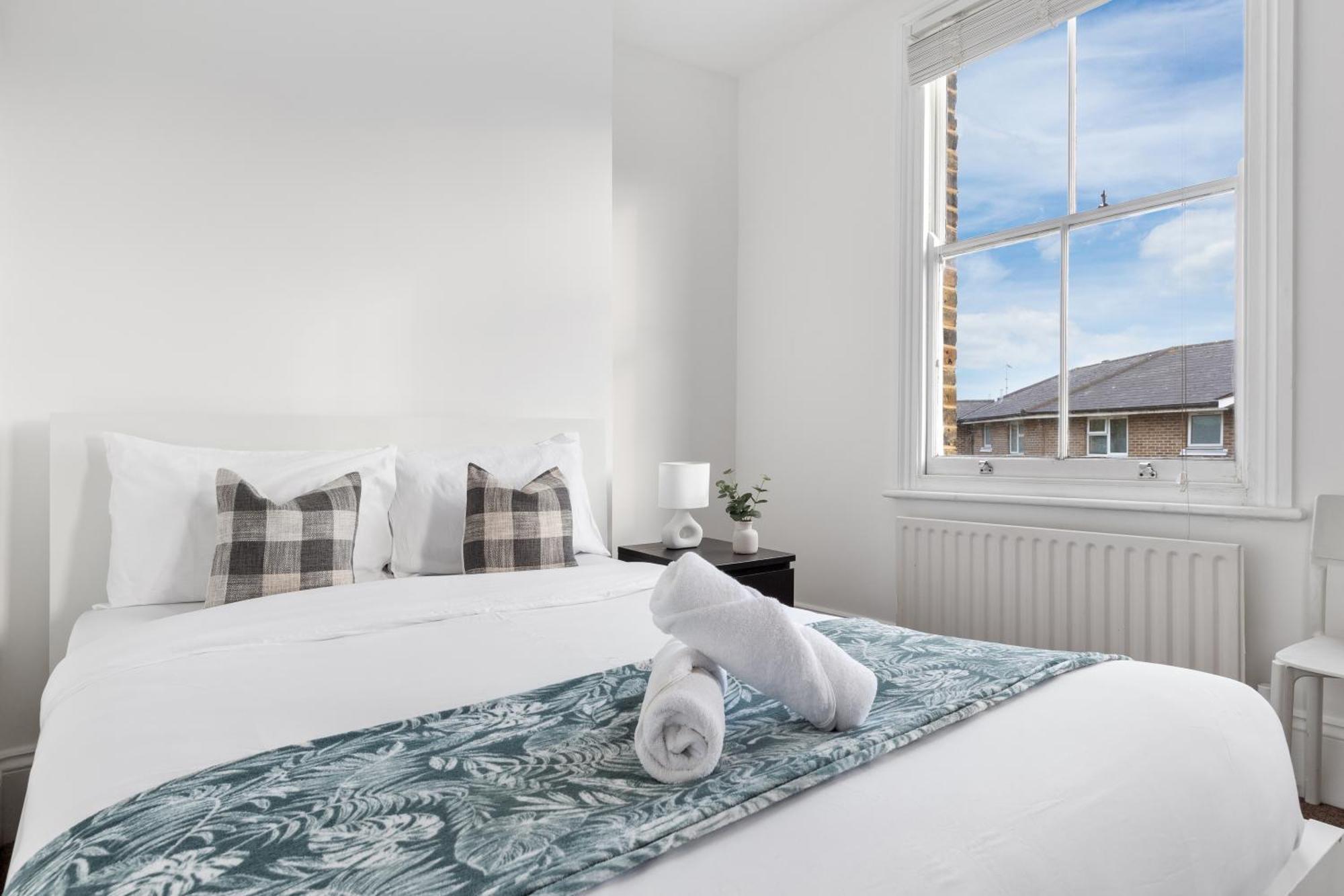 Luxury 4 Bedroom Flat With Stunning Shard View From Terrace In Central London! Next To Station, Sleeps 9 외부 사진