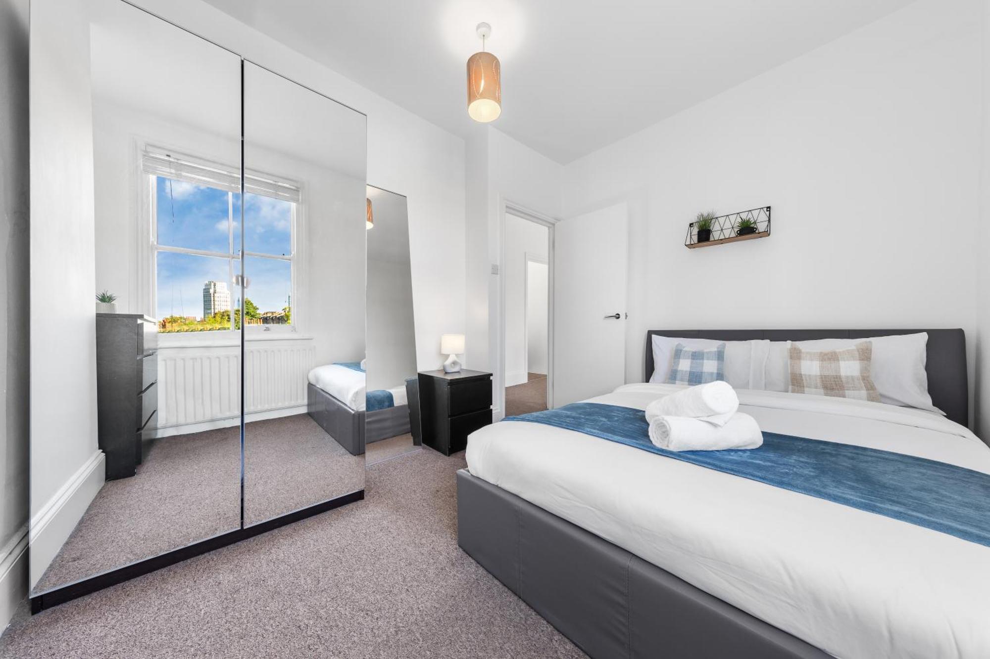 Luxury 4 Bedroom Flat With Stunning Shard View From Terrace In Central London! Next To Station, Sleeps 9 외부 사진