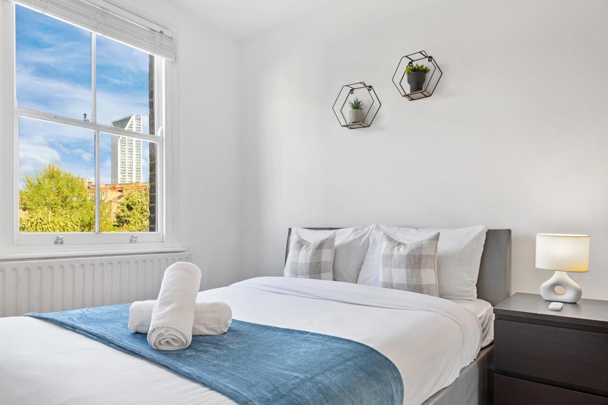 Luxury 4 Bedroom Flat With Stunning Shard View From Terrace In Central London! Next To Station, Sleeps 9 외부 사진