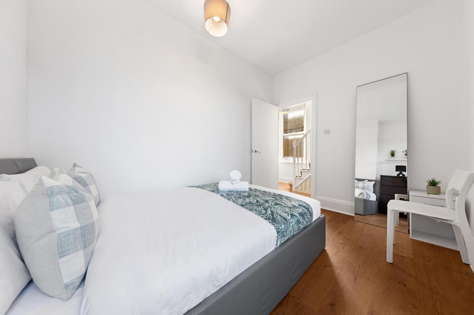 Luxury 4 Bedroom Flat With Stunning Shard View From Terrace In Central London! Next To Station, Sleeps 9 외부 사진