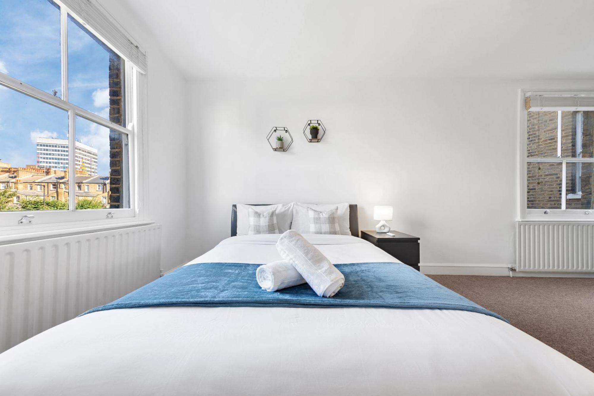 Luxury 4 Bedroom Flat With Stunning Shard View From Terrace In Central London! Next To Station, Sleeps 9 외부 사진