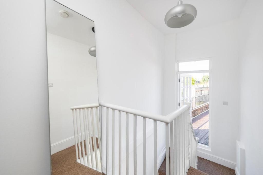 Luxury 4 Bedroom Flat With Stunning Shard View From Terrace In Central London! Next To Station, Sleeps 9 객실 사진